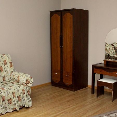 Golden Apricot Bed and Breakfast Gjoemri Buitenkant foto
