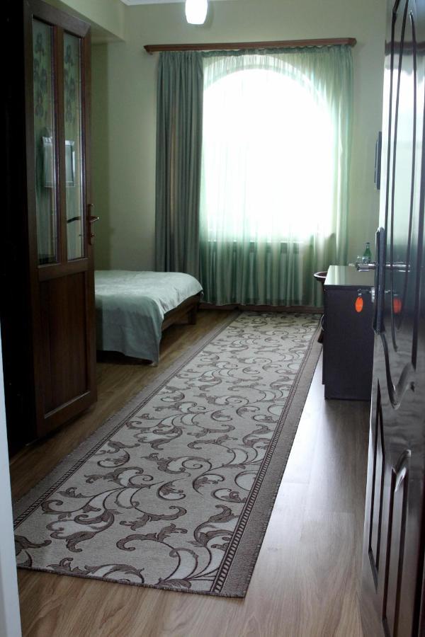 Golden Apricot Bed and Breakfast Gjoemri Buitenkant foto