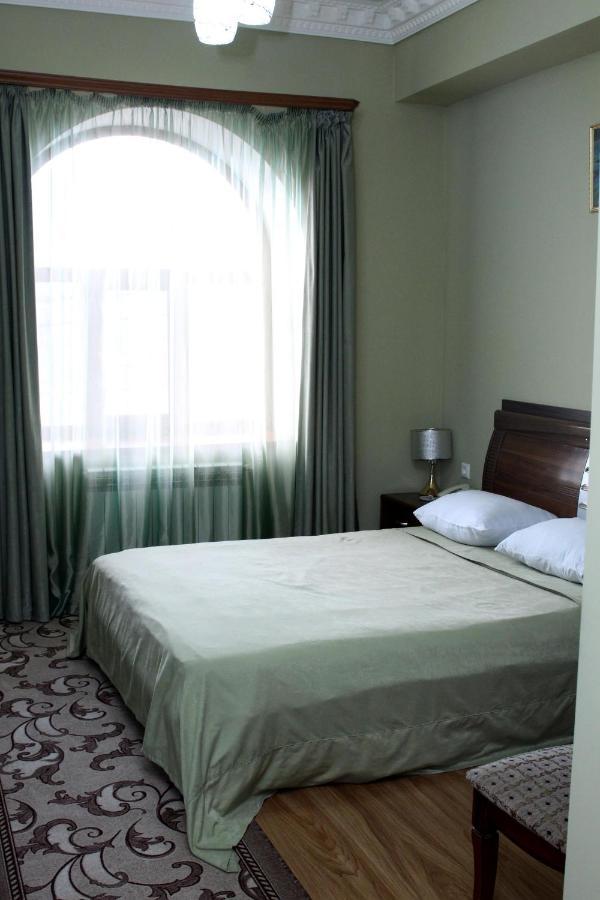 Golden Apricot Bed and Breakfast Gjoemri Buitenkant foto