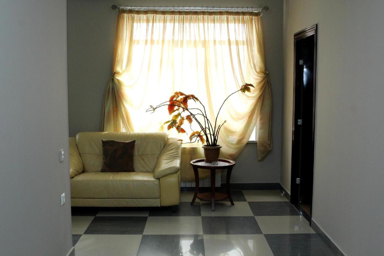 Golden Apricot Bed and Breakfast Gjoemri Buitenkant foto