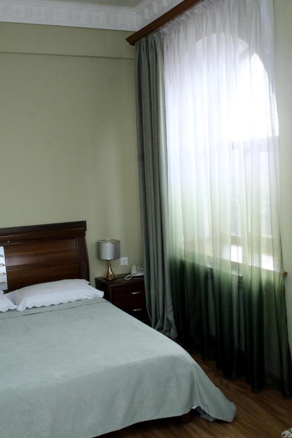 Golden Apricot Bed and Breakfast Gjoemri Buitenkant foto