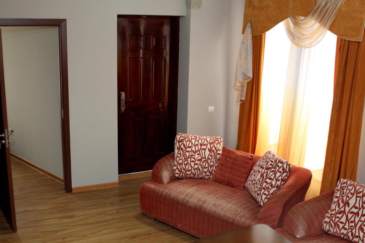 Golden Apricot Bed and Breakfast Gjoemri Buitenkant foto