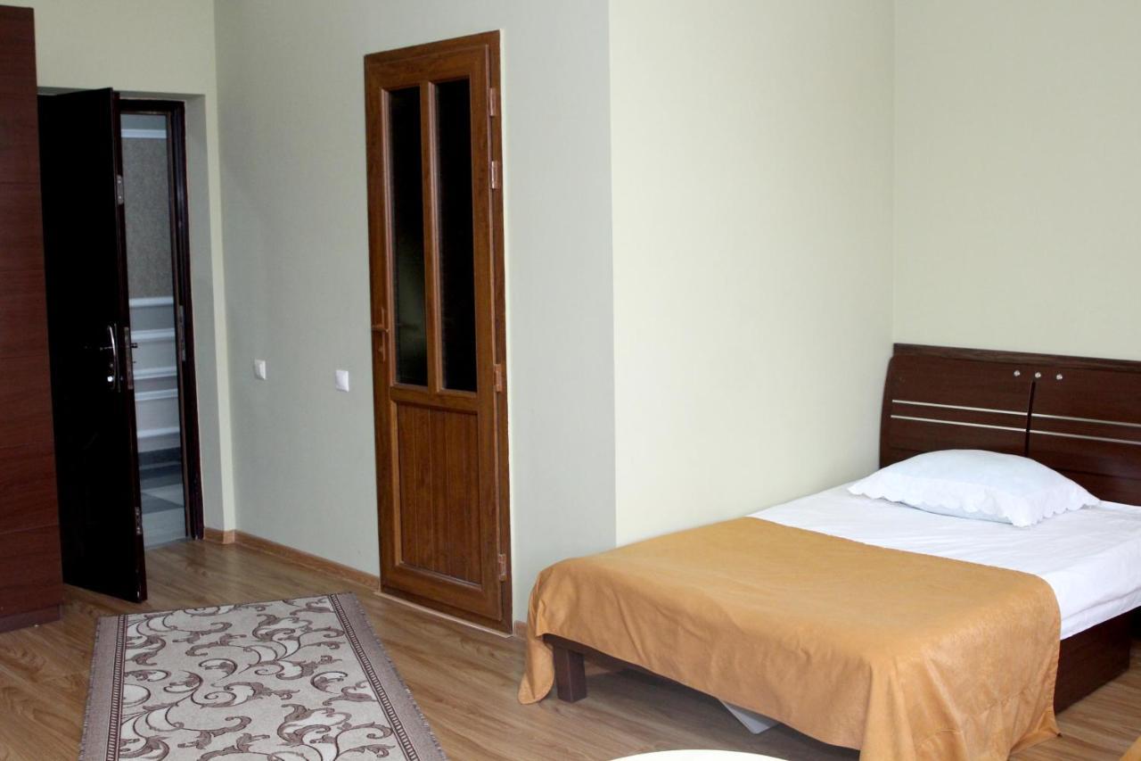 Golden Apricot Bed and Breakfast Gjoemri Buitenkant foto