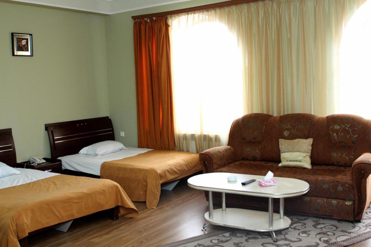 Golden Apricot Bed and Breakfast Gjoemri Buitenkant foto